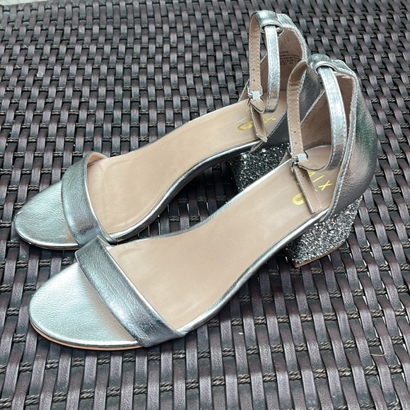 Mix No. 6 CYM Silver Metallic Faux Leather Sandals Block glitter Heels Women 7.5 - Picture 4 of 13